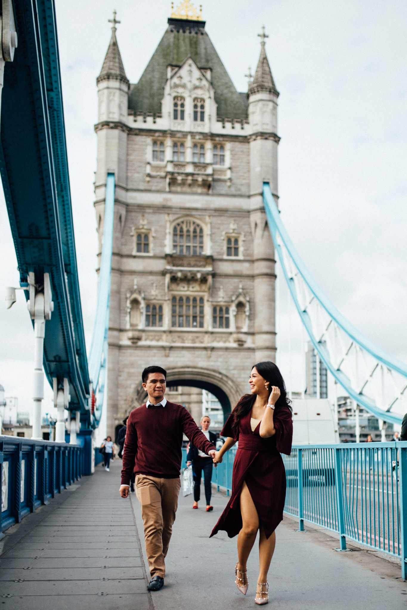 london engagement couples shoot at london eye and tower bridge asian couple