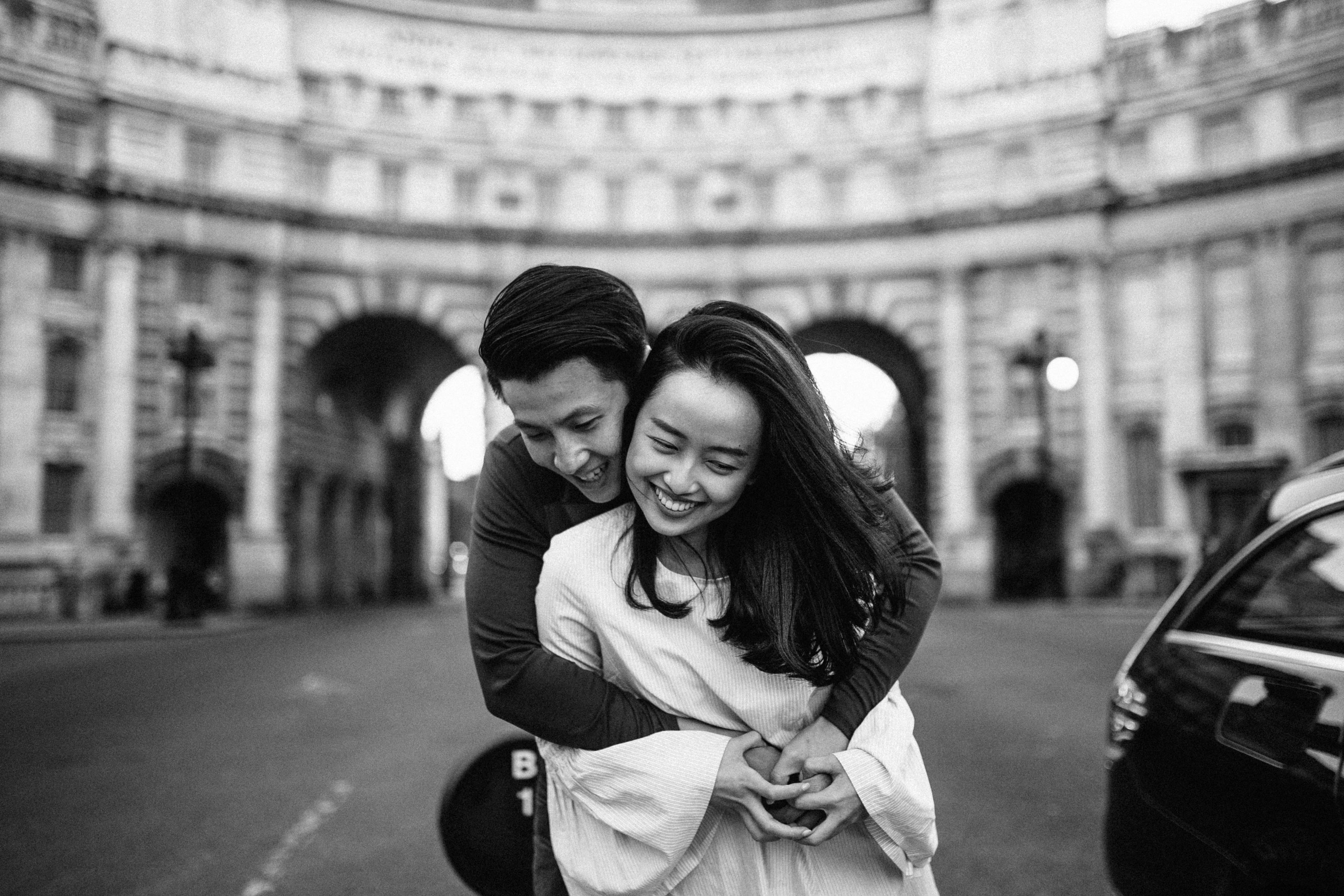 FUN ENGAGEMENT SHOOT IDEAS IN LONDON WESMINSTER SOHO AND SOUTH BANK BIG BEN