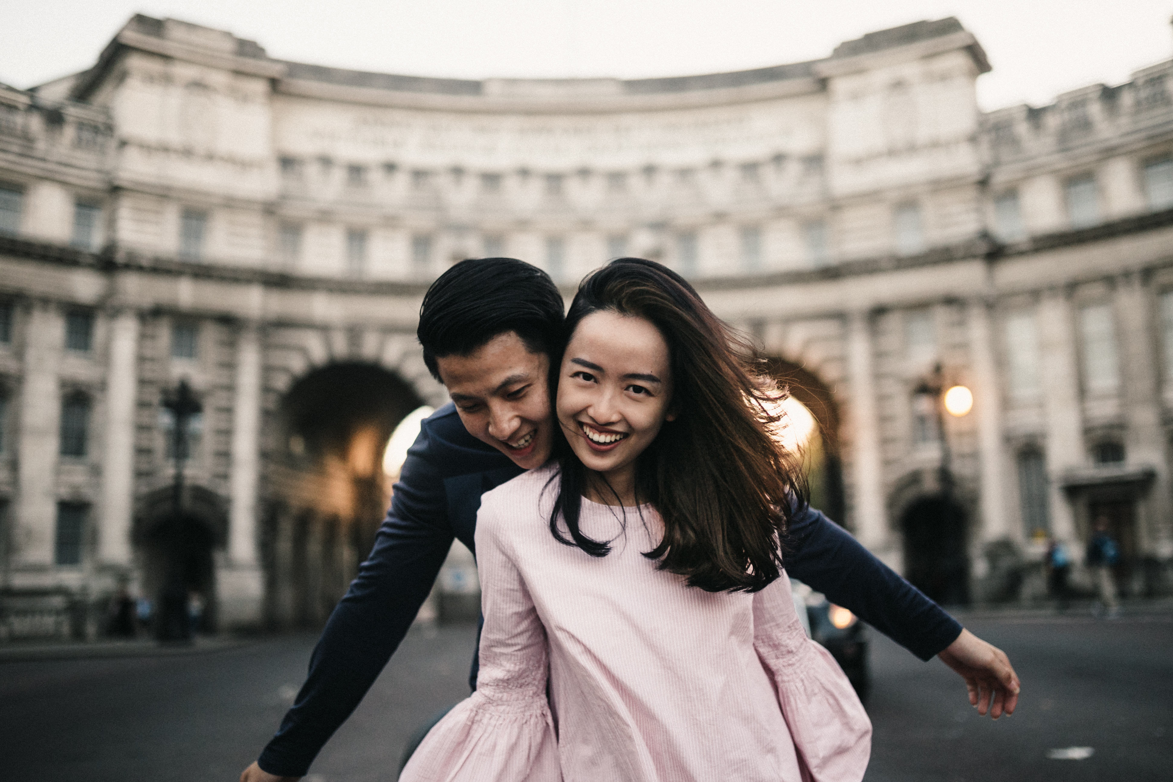 FUN ENGAGEMENT SHOOT IDEAS IN LONDON WESMINSTER SOHO AND SOUTH BANK BIG BEN