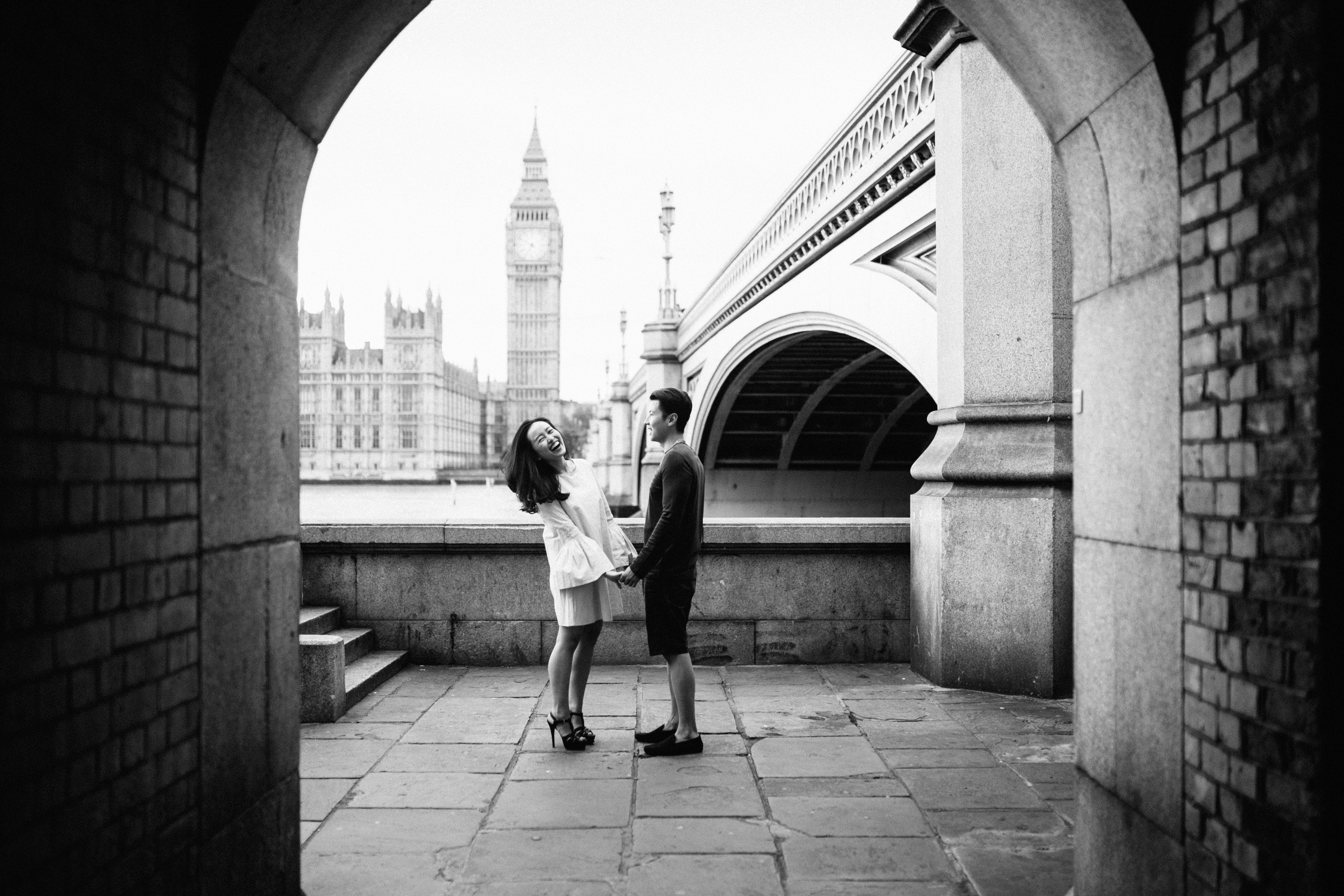 LOVERS IN LONDON fun engagement shoot ideas in london pre wedding at wesminster soho and south bank