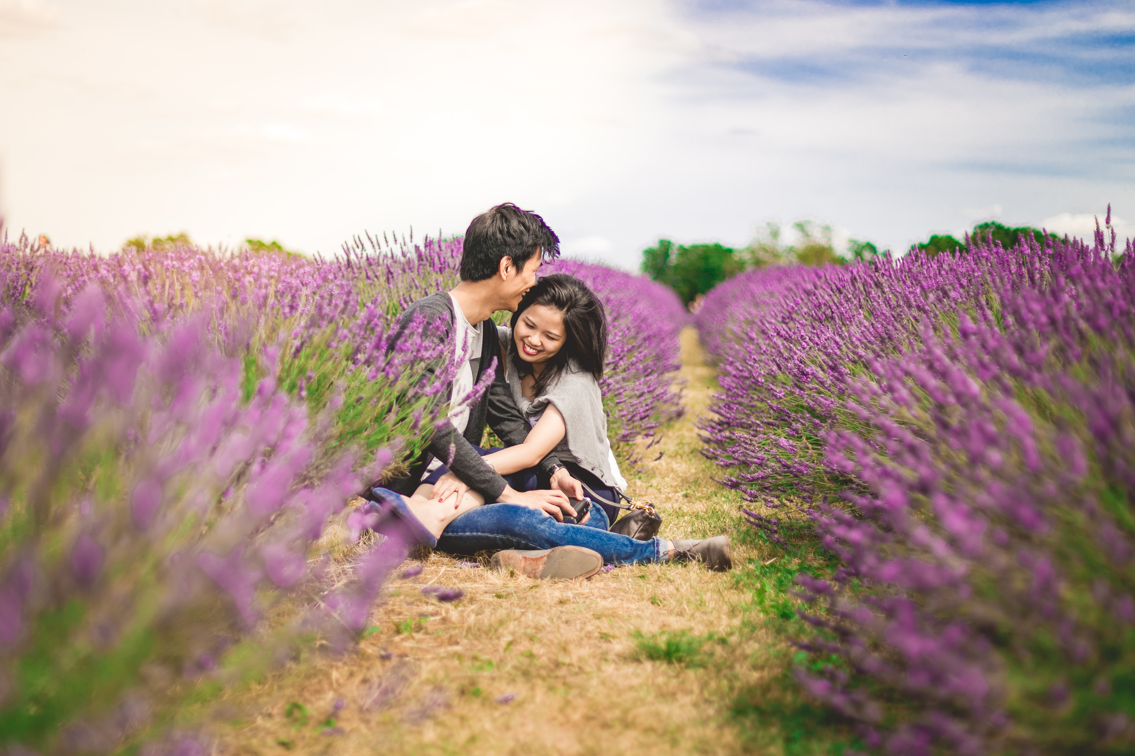 ENGAGEMENT SHOOT IN LONDON LAVENDER FIELD