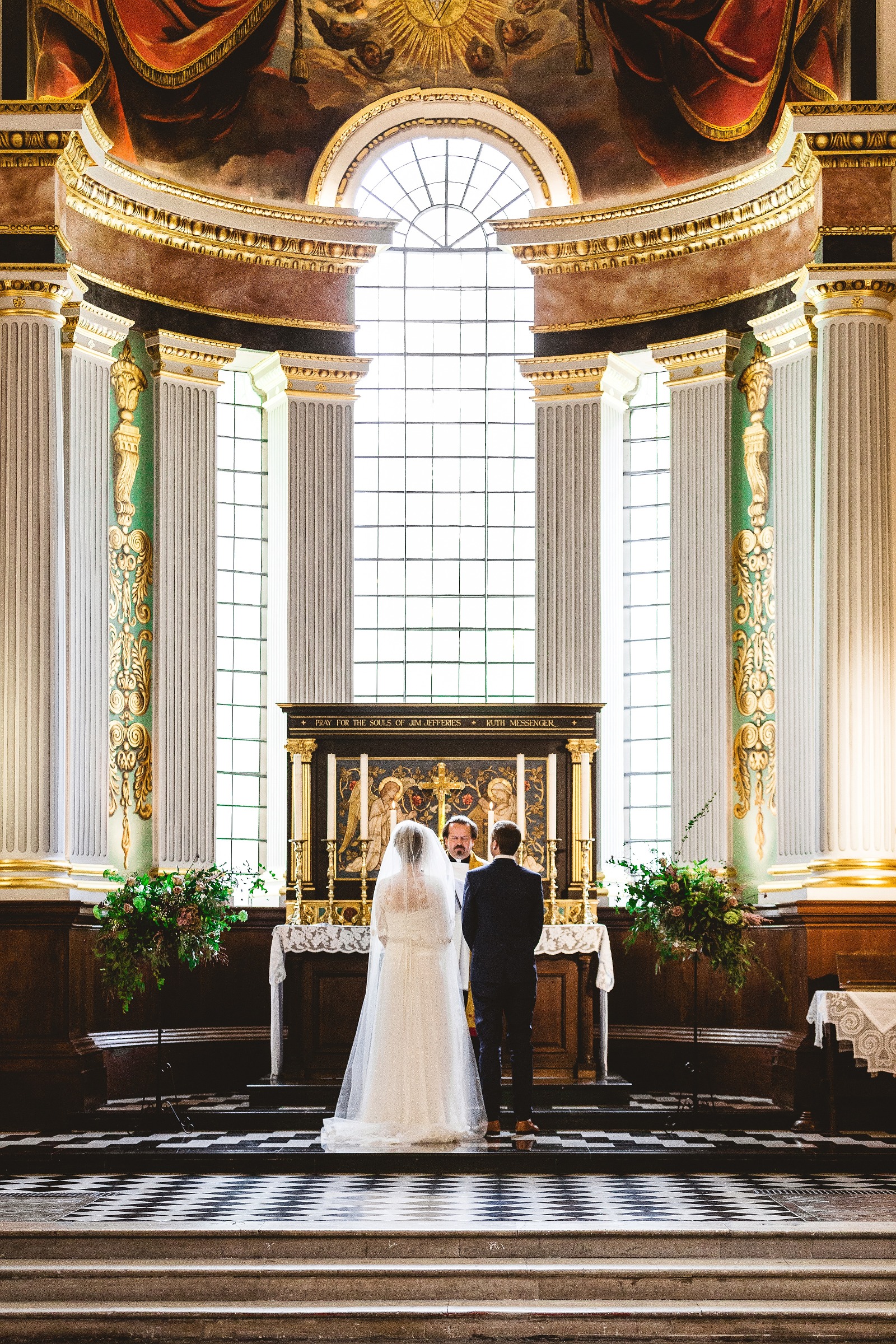 wedding-photography-inside-one-of-london-s-most-unusual-wedding