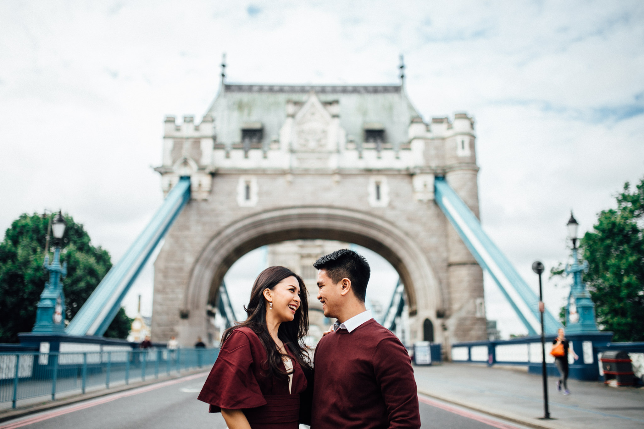 engagement couples shoot at london tower bridge asian couple