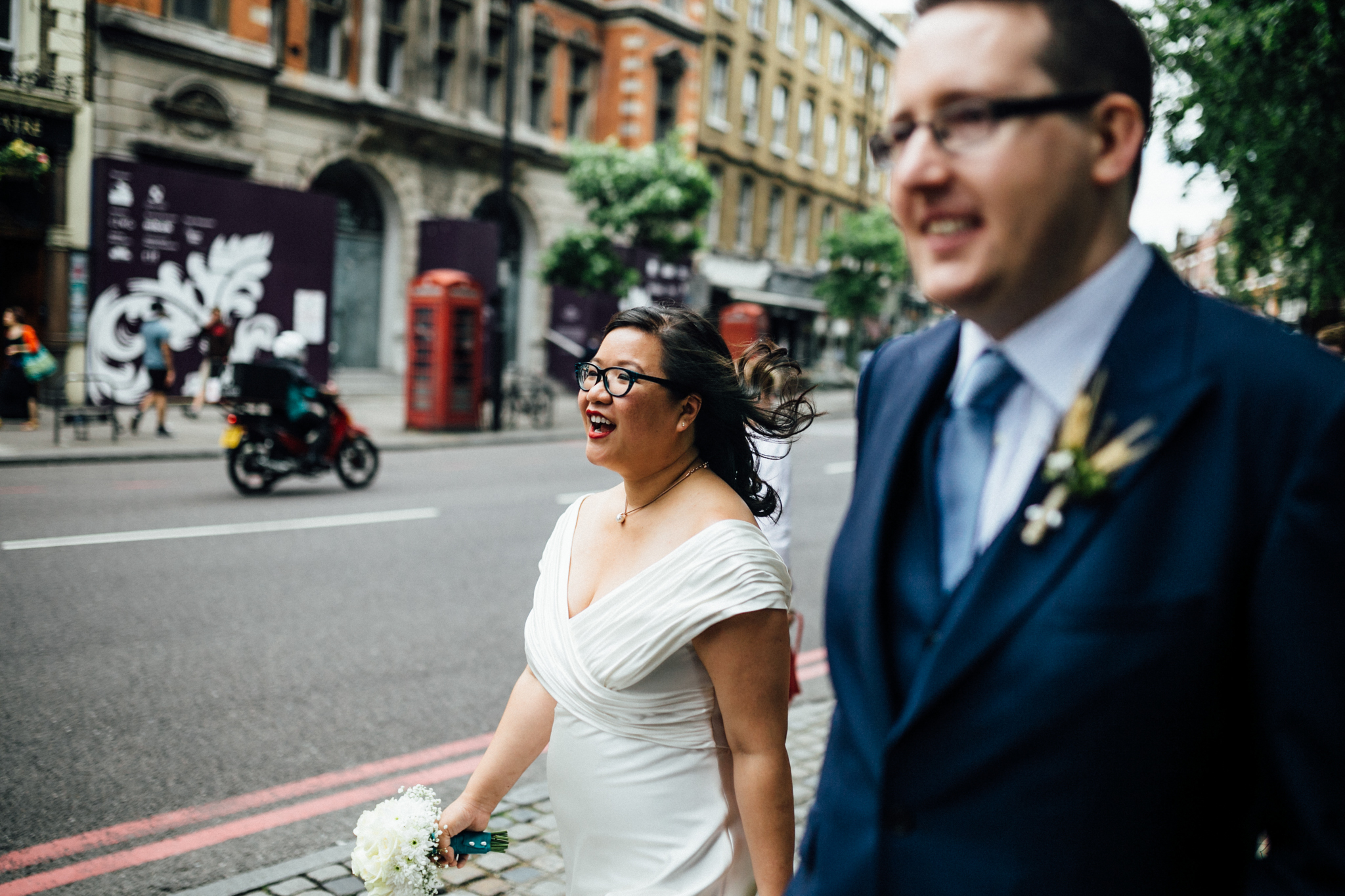 wedding in islington and narrowboat pub and angel area in london wedding photographer