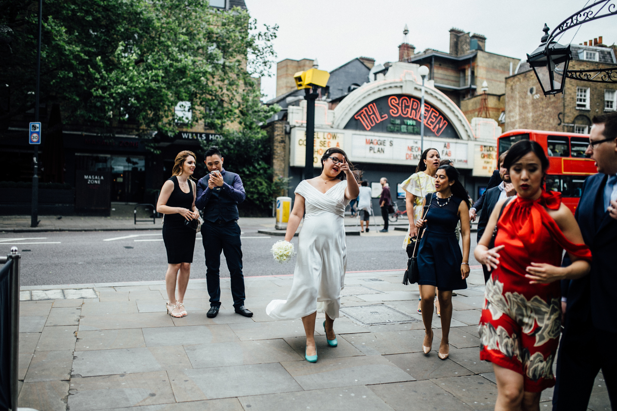 wedding in islington and narrowboat pub and angel area in london wedding photographer