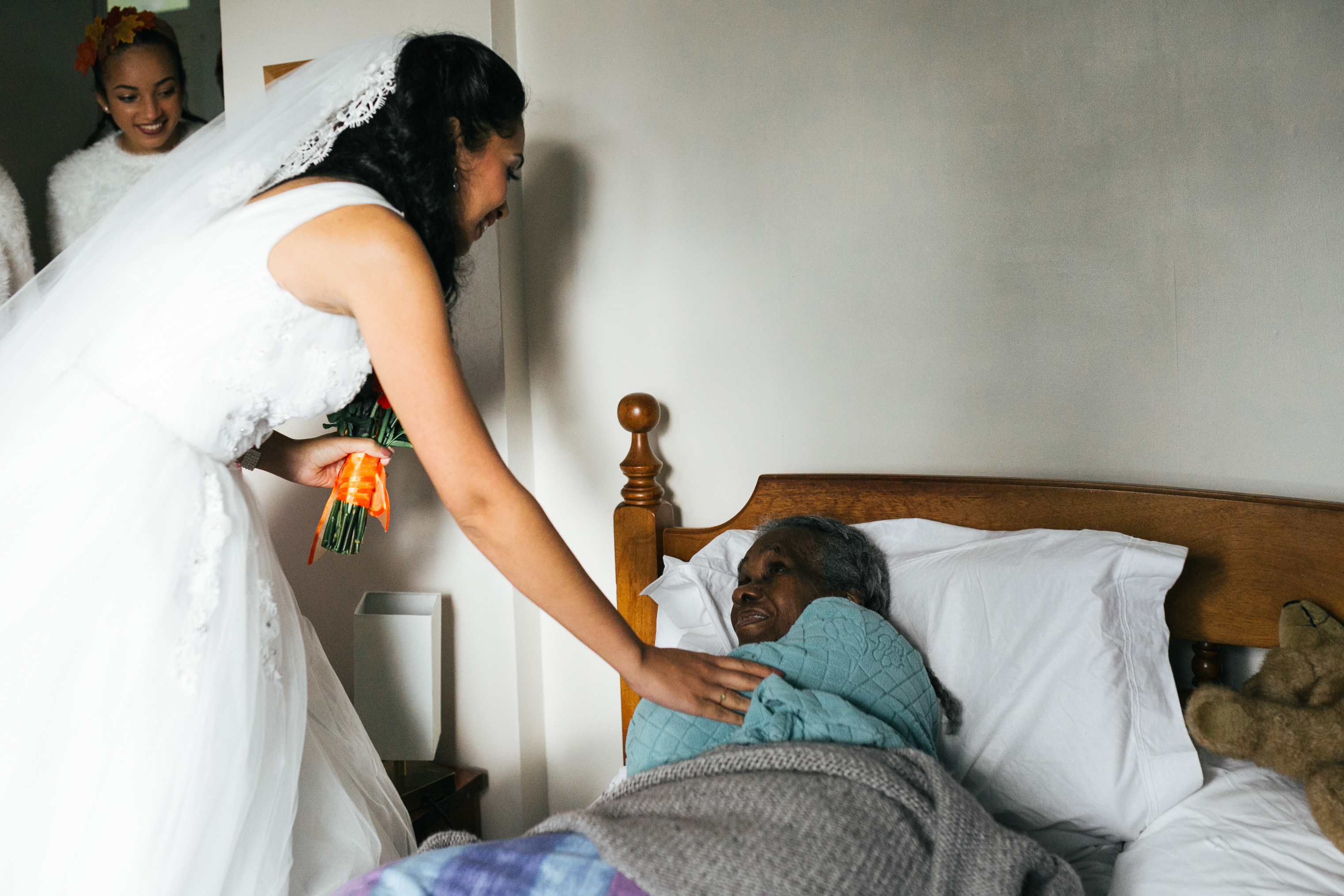 bride visits grandmother with alzheimers before ceremony