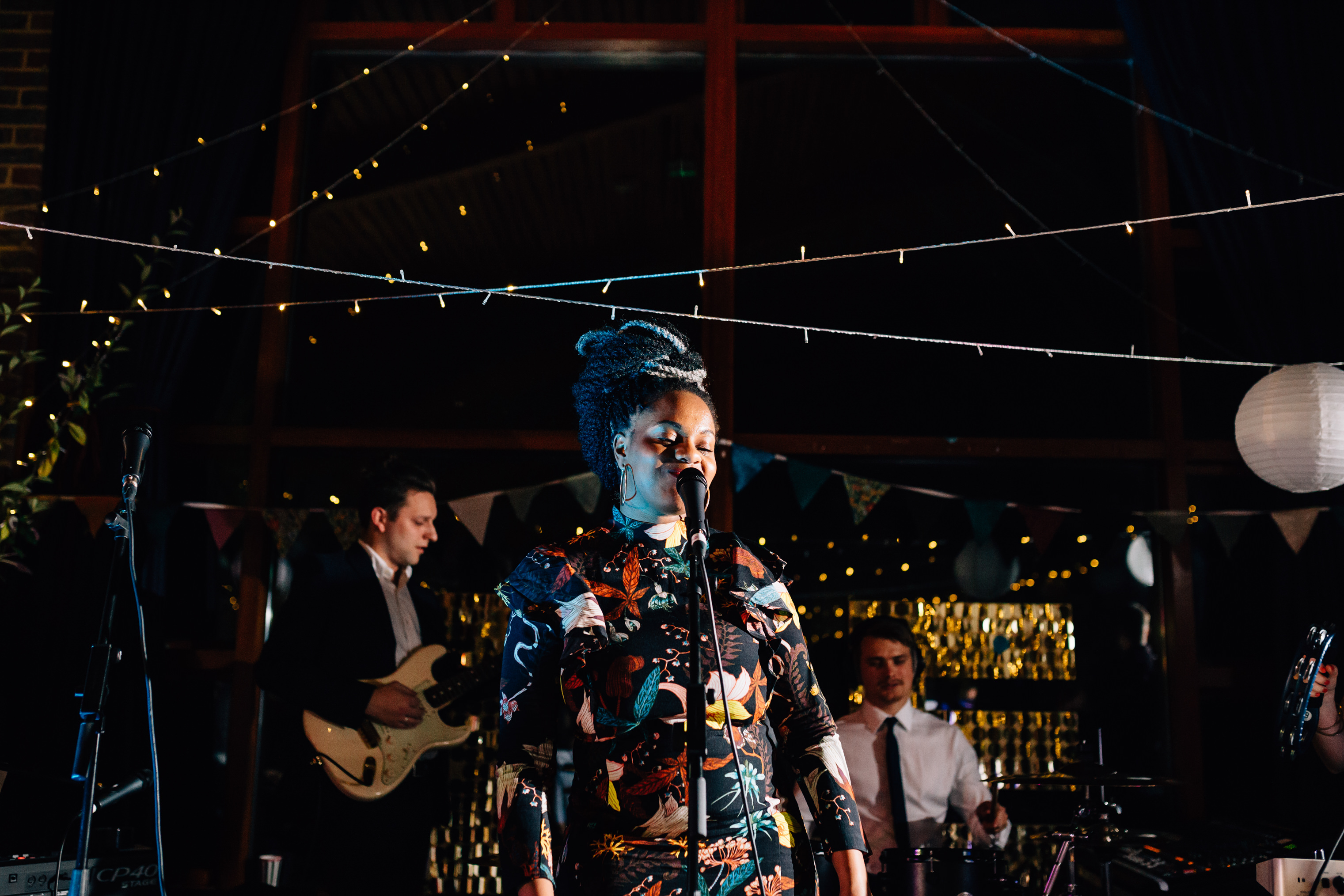 quirky fun autumn wedding in london wedding photographer documentary style first dance