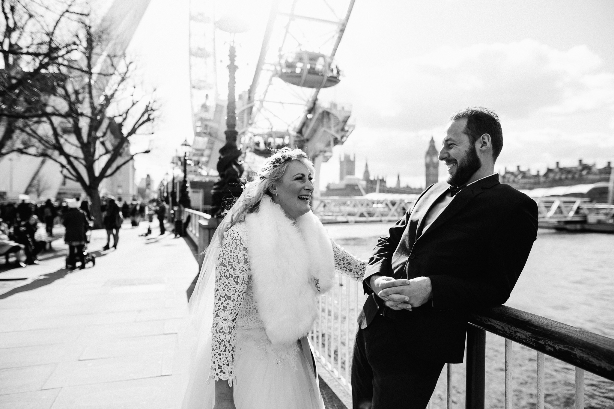 elopement photographer inside london eye ceremony