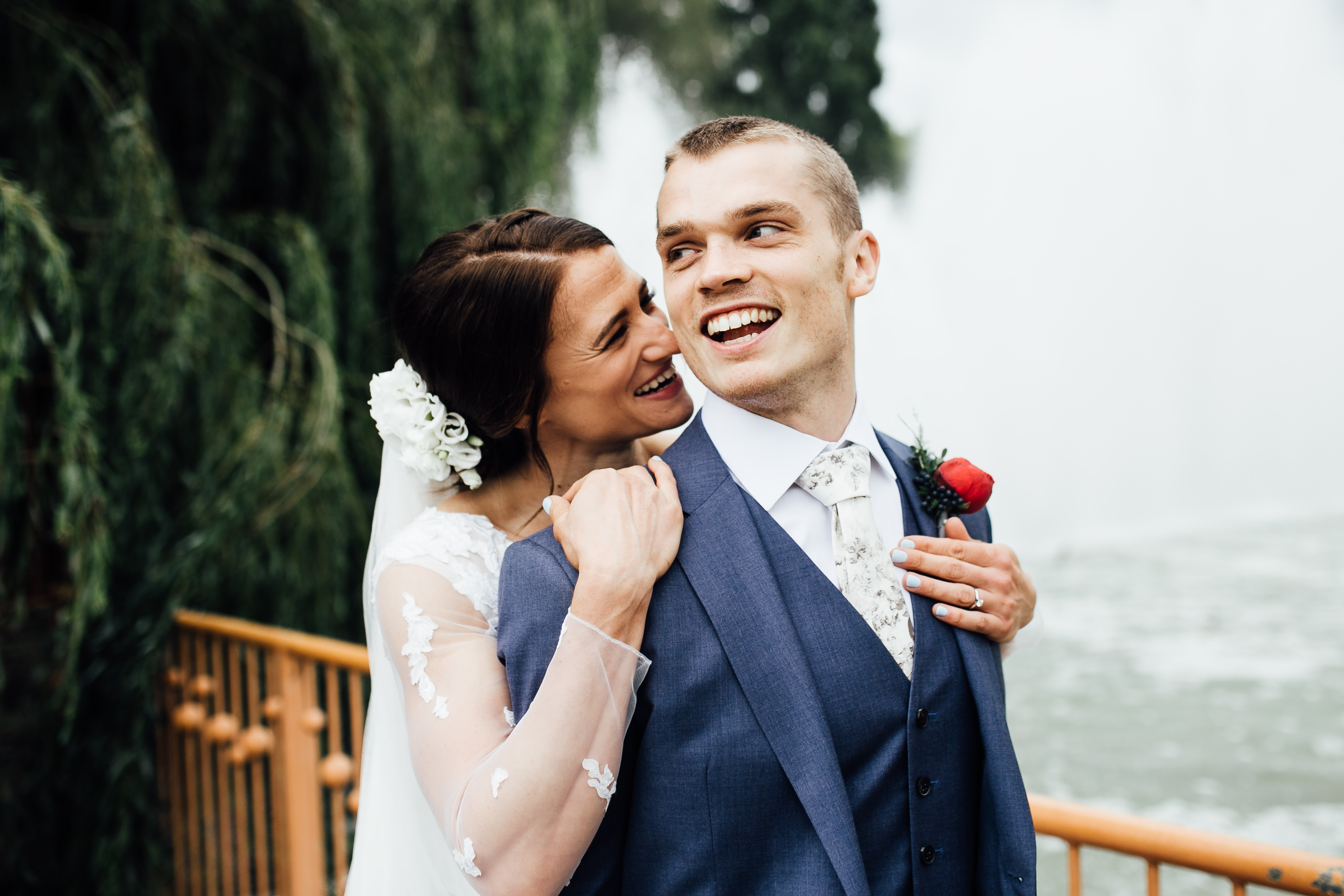 wedding photos at battersea park by london wedding photographer