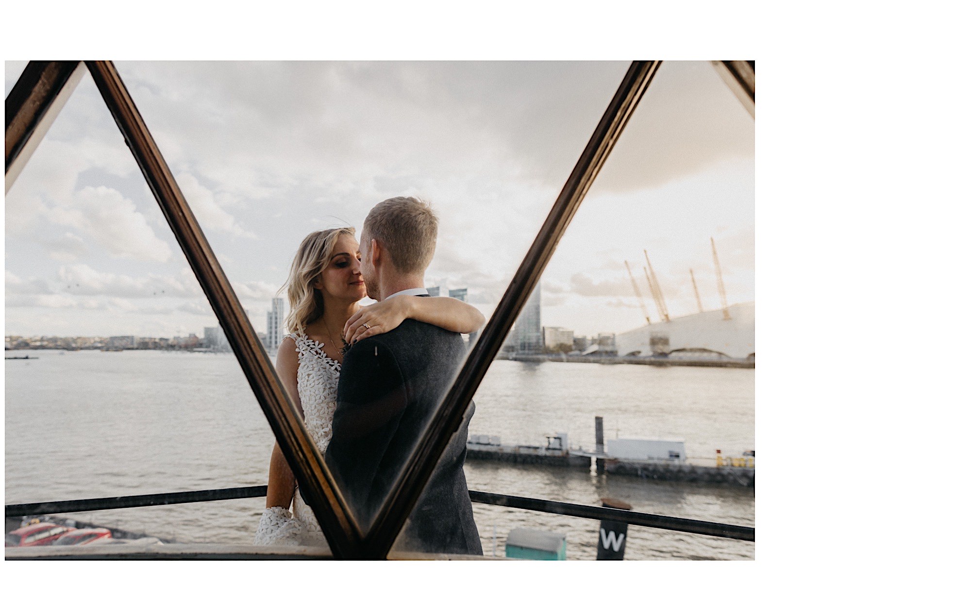 wedding photography at trinity buoy wharf lighthouse